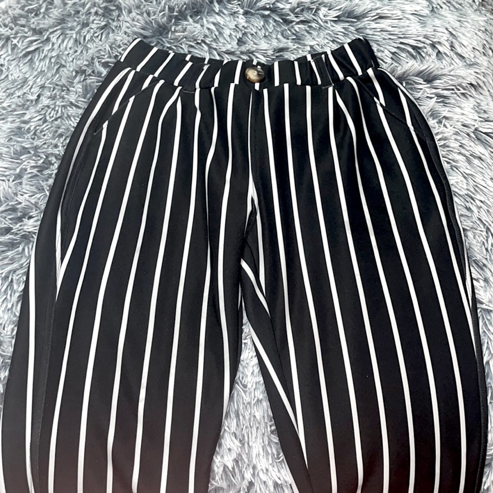Selling black and white INDERO vintage style pants. The size: L/XL.